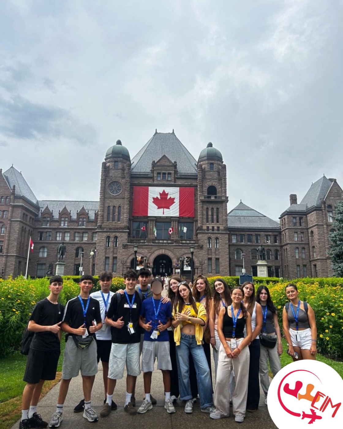 Grupo de Viajes in Motion ante el Parlamento de Ontario