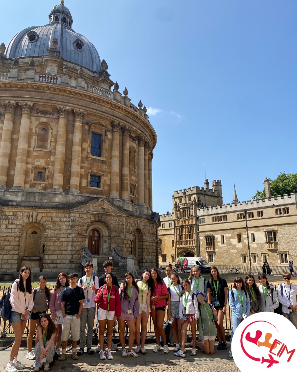 Grupo de Viajes in Motion durante una experiencia en Oxford